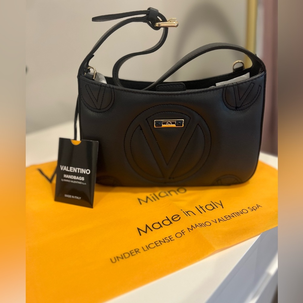 Valentino by Mario Valentino Kai Magnus Signature